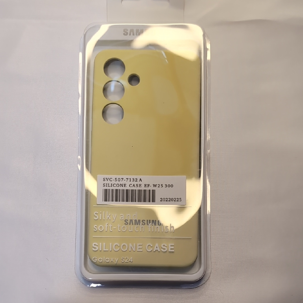 Samsung Galaxy S24 Soft Silicone Case - Cream